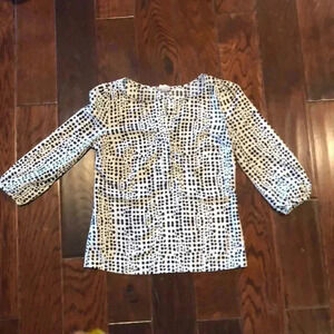 Navy and white speckled top super cute throw on with jeans or dress pants sizeXS